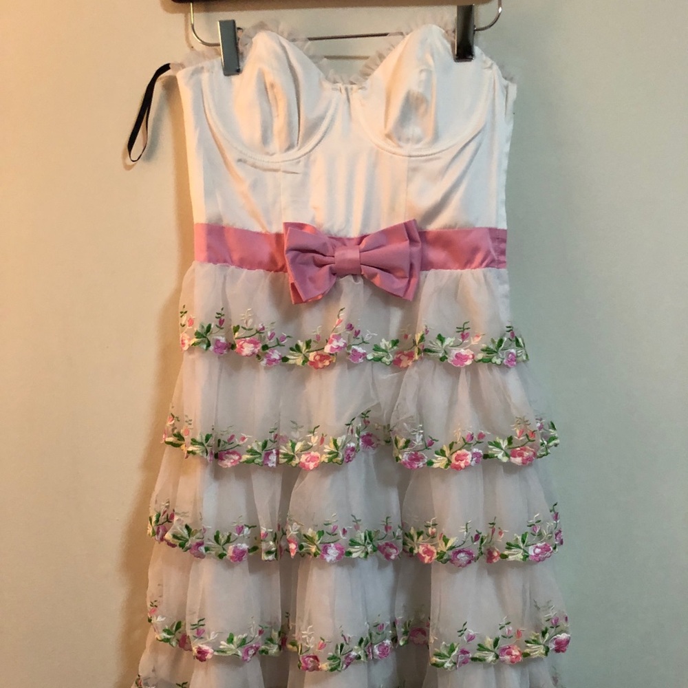 Strapless Betsey J dress